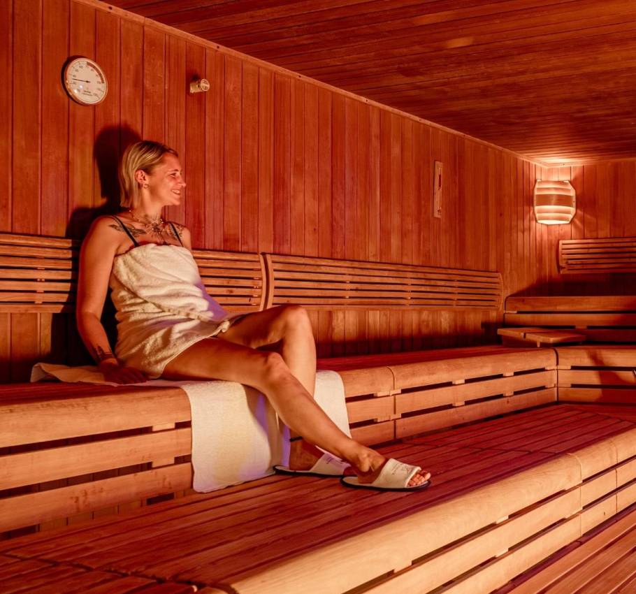 Guest relaxing in the sauna during the Spring Spa Package at Rugard Thermal Strandhotel in Binz.