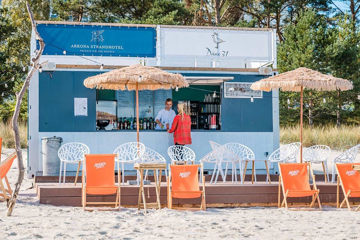 Strandbar Düne 31 am Strand vor dem Arkona Strandhotel auf Rügen