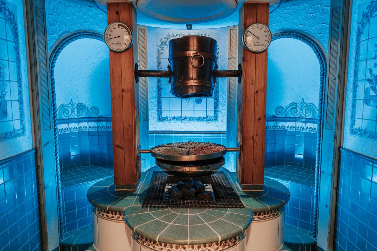 View of the herbal sauna with infusion pot and dried herbs in the spa of the Rugard Thermal Hotel.